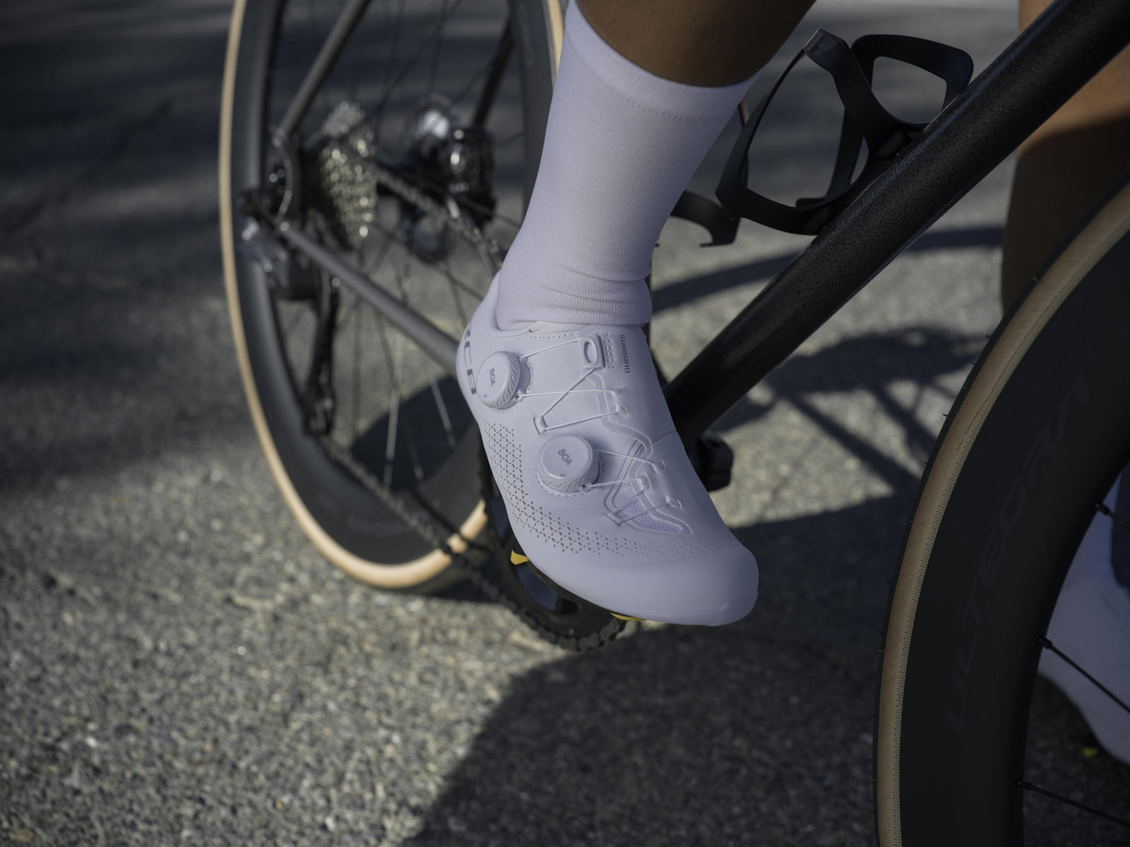 Shimano White RC8 (RC810) Shoes 2027