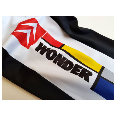 The side panel of the bib shorts features the famous artwork of Piet Mondrian as well as team sponsor Wonder Lights and Citroen cars.