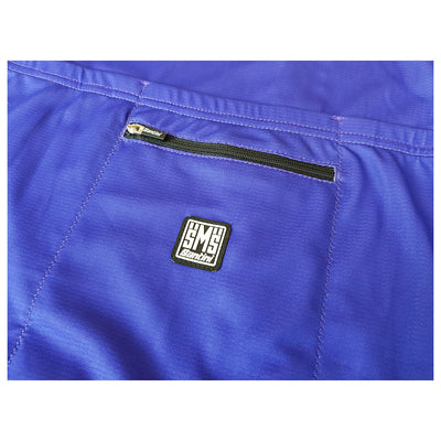 Additional zipped rear pocket with a Santini clothing label on central pocket of the ADR retro jersey.
